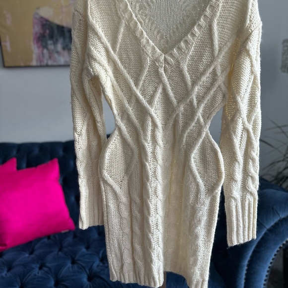 JLUXLABEL Cream V-Neck Cable Knit Sweater - Picture 3 of 11